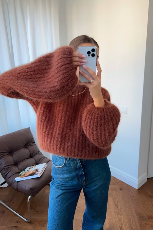 Sweterek 81% superkid mohair Yarn brązowy