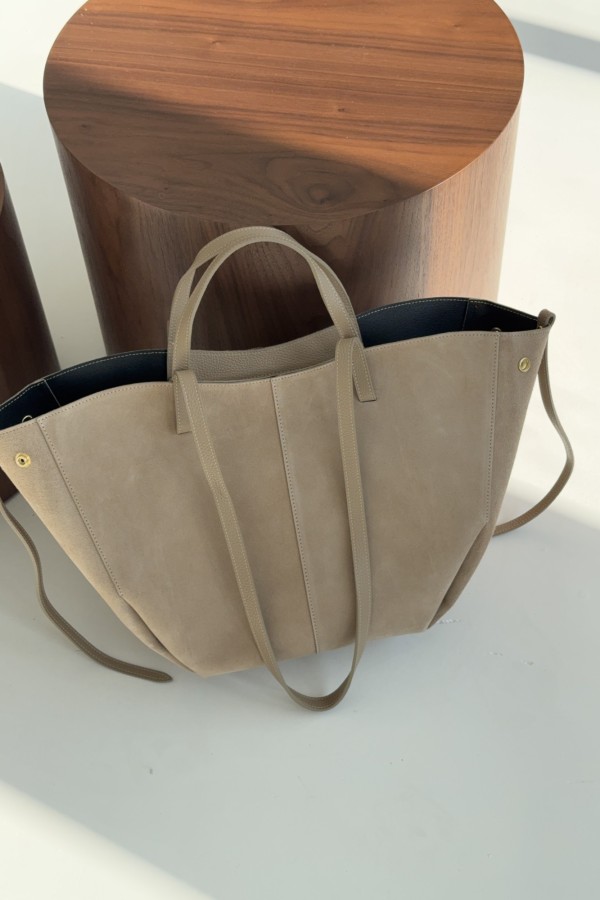 Skórzana torebka zamszowa Poli maxi beżowa