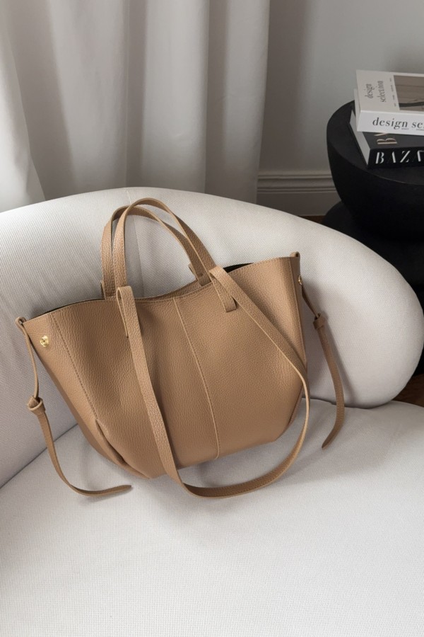 Skórzana torebka Poli midi nude