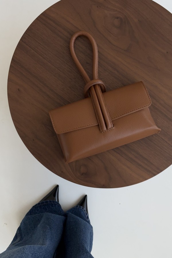 Torebka z pętelką Tiffany brązowa