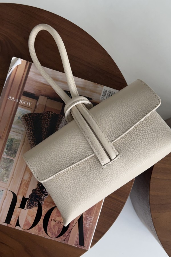 Torebka z pętelką Tiffany kremowa