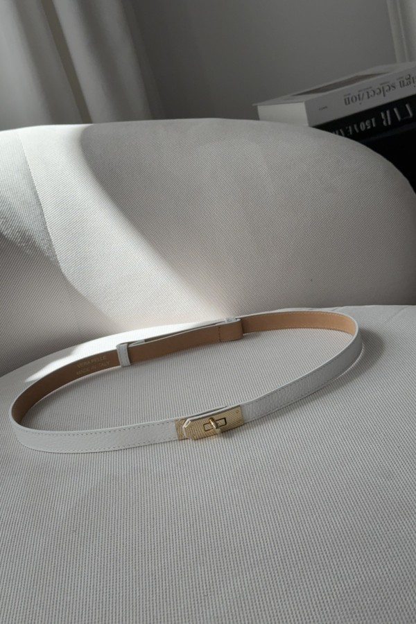 Pasek ze skóry naturalnej ze złotą klamrą biały