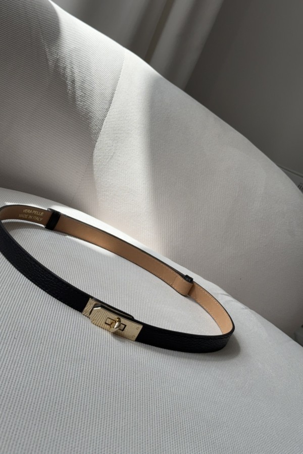 Pasek ze skóry naturalnej ze złotą klamrą czarny