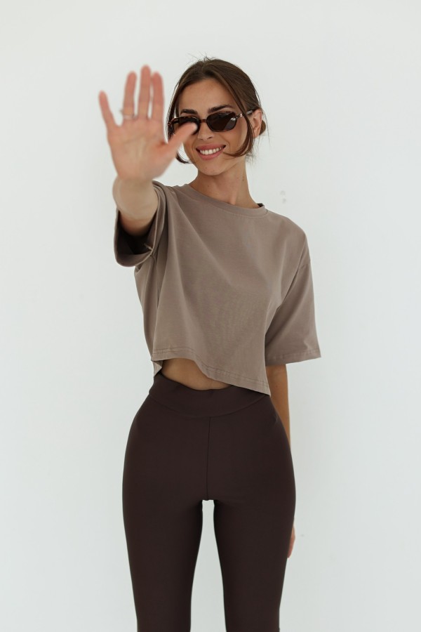 T-shirt o krótkim kroju fango