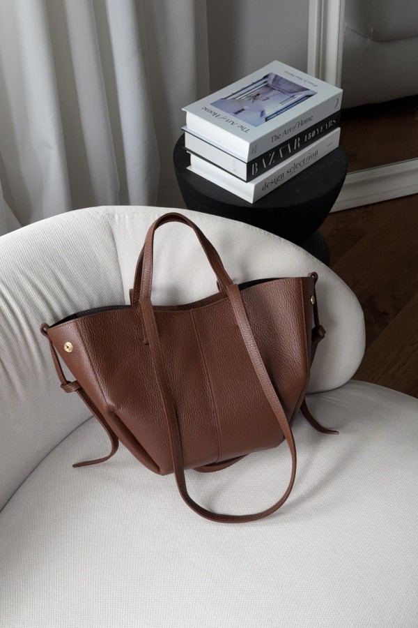 Skórzana torebka Poli midi koniakowa