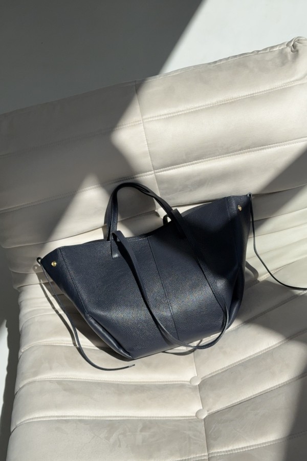 Skórzana torebka Poli maxi granatowa