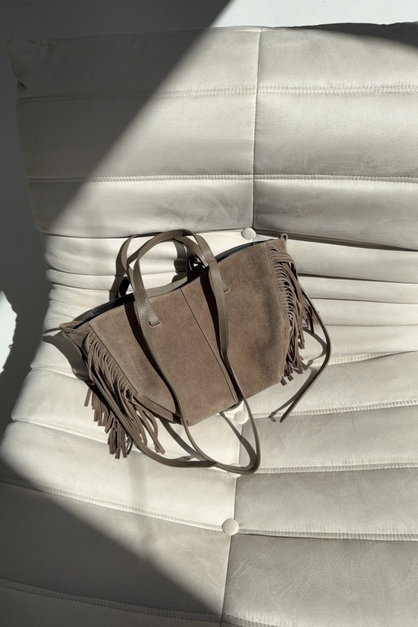 Skórzana torebka zamszowa Poli midi z frędzlami fango