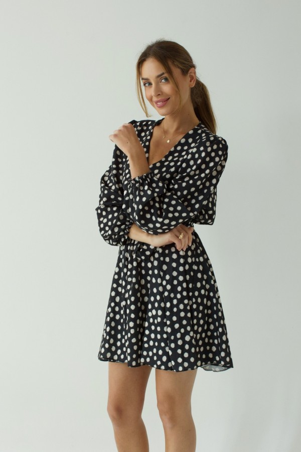 Sukienka z wiązaniem w groszki czarna