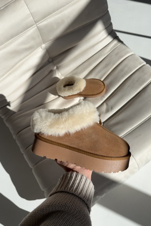 Skórzane Emu na platformie z naturalną wełną camel