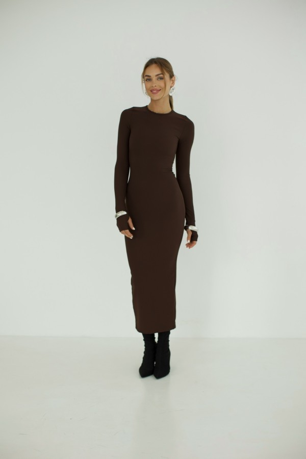 Długa sukienka w prążek czekolada