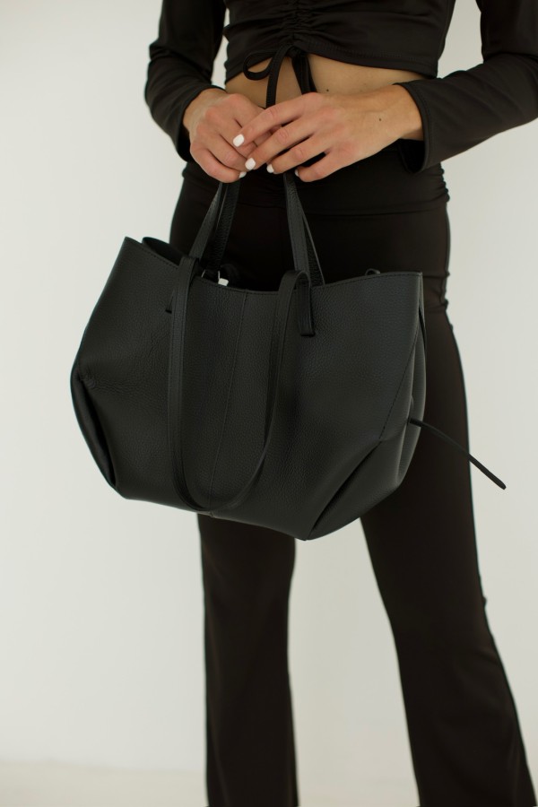 Skórzana torebka Poli 2 midi czarna