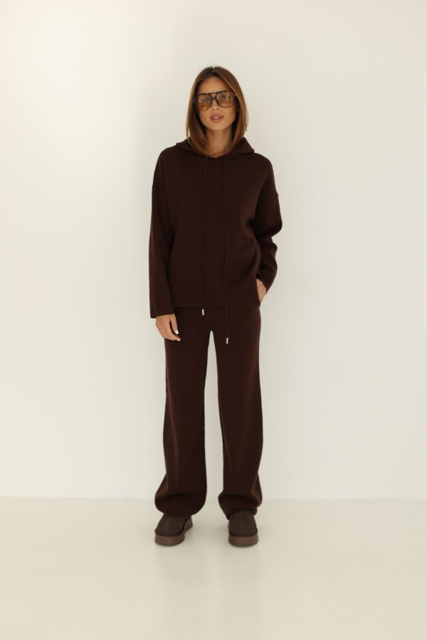 Komplet dzianinowy ze sweterkiem z kapturem czekoladowy