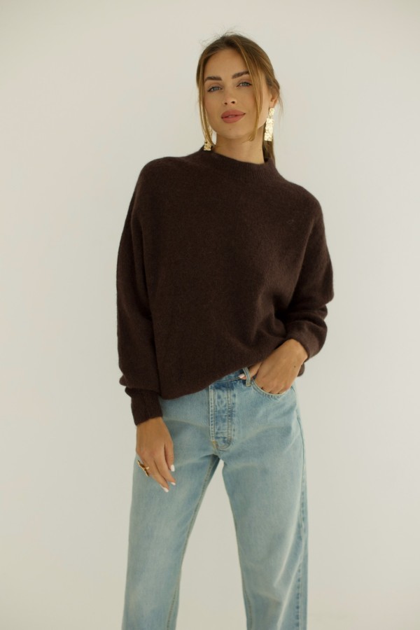 Sweterek z półgolfem 30% baby alpaka czekolada