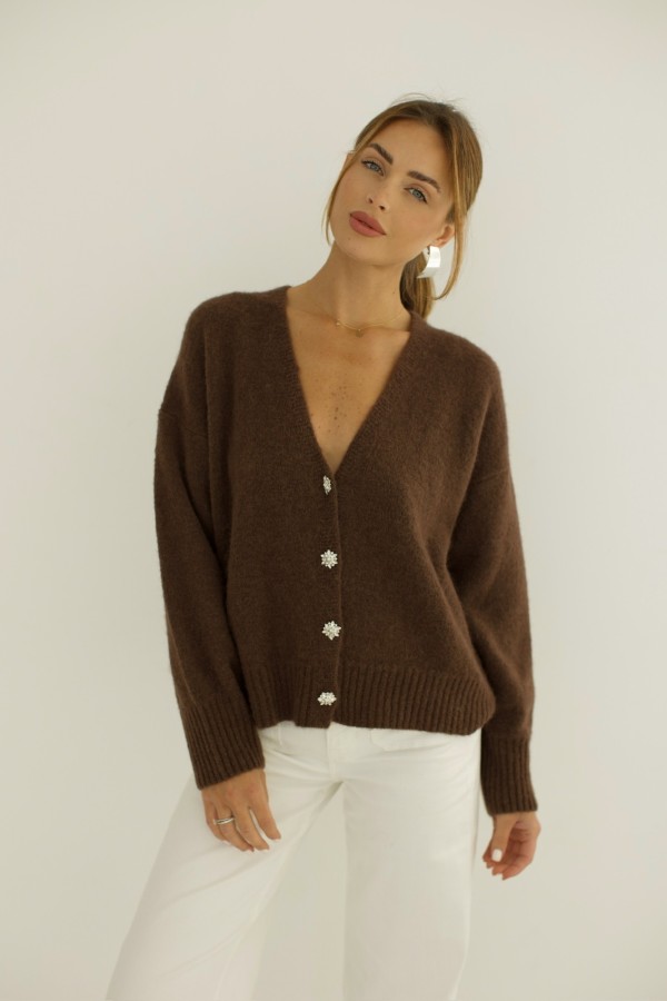 Sweterek zapinany na ozdobne guziki 30% superfine alpaka czekolada