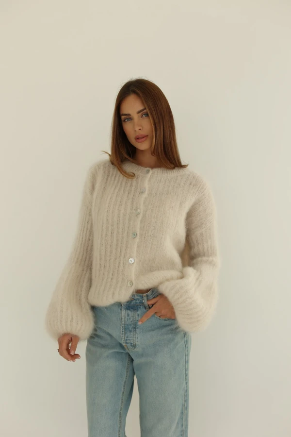 Sweter 81% kid mohair Audrey zapinany na guziki jasny beż