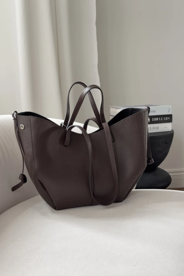 Skórzana torebka Poli 2 midi czekoladowa