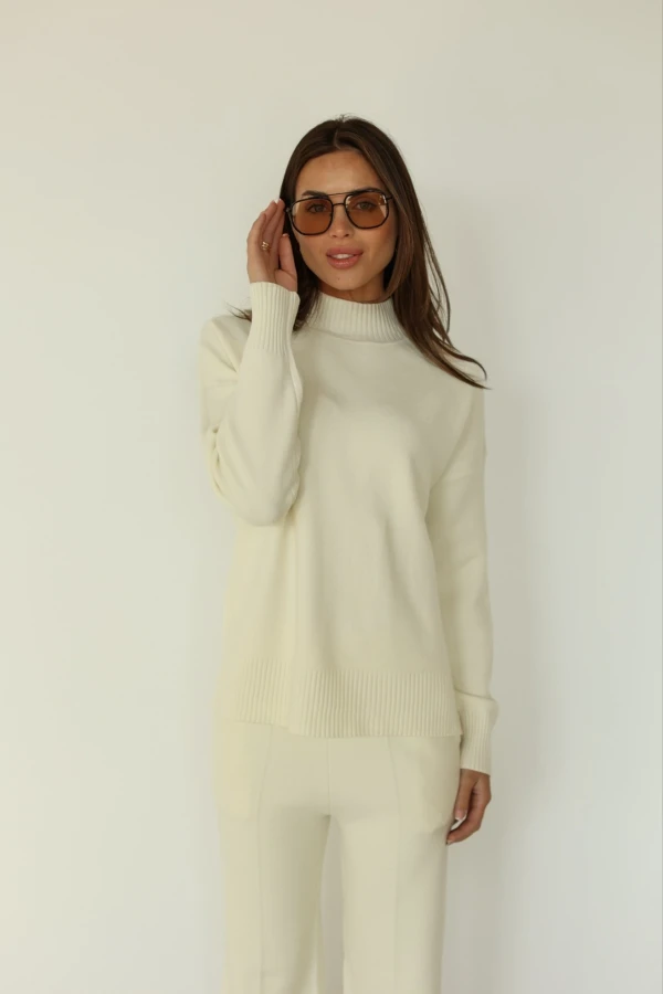 Komplet dzianinowy z półgolfem ecru