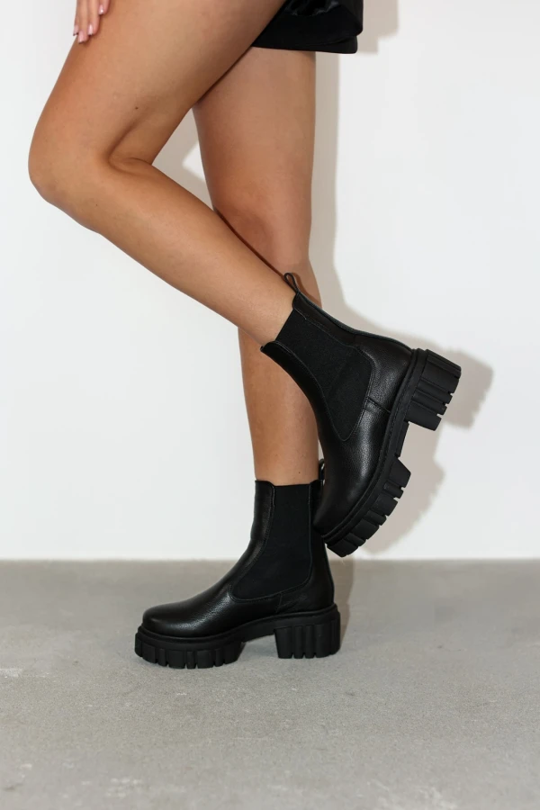 Botki sztyblety na płaskiej podeszwie Brenda czarne