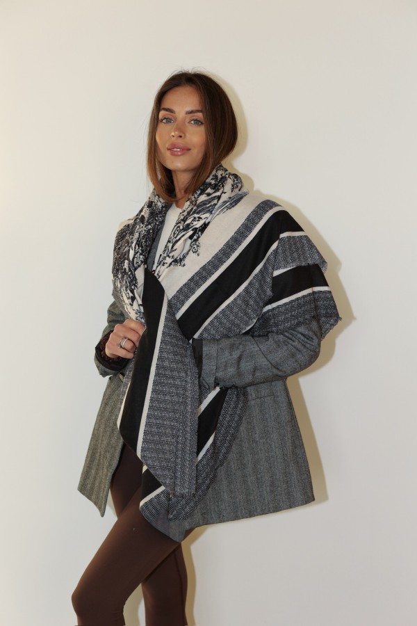 Cienki szal wiskozowy czarno-biały