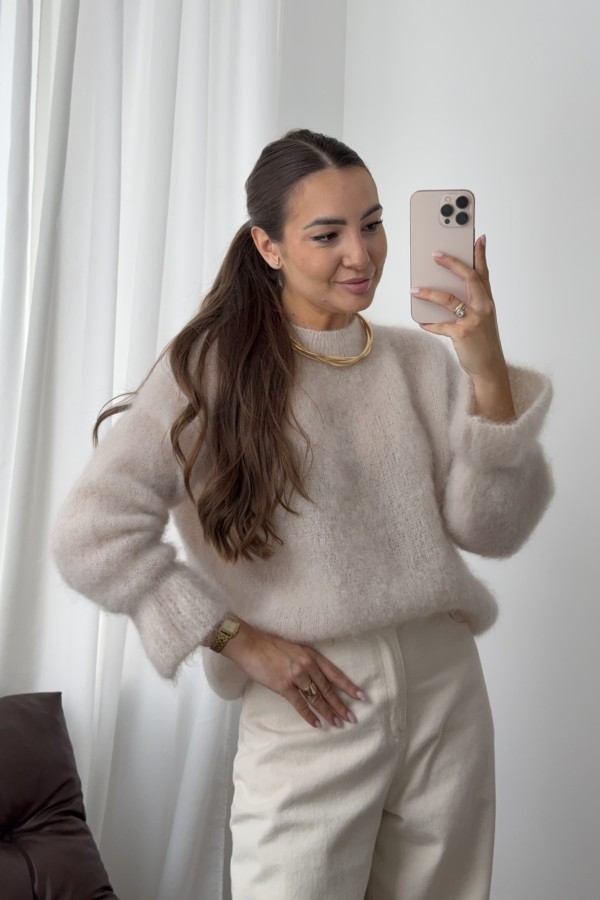 Sweter 81% kid mohair rękaw z falbanką jasnobeżowy