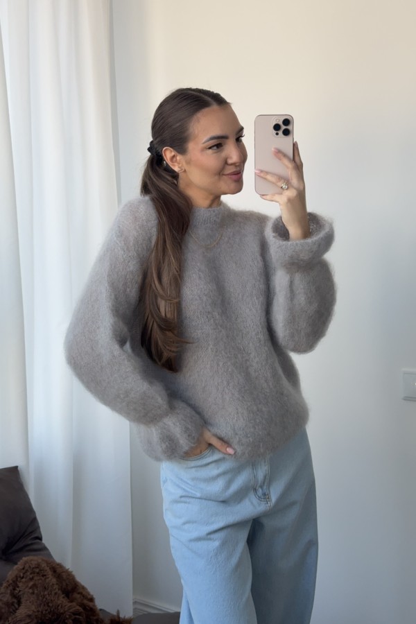 Sweter 81% kid mohair rękaw z falbanką jasnoszary