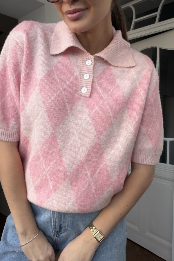 Sweter polo w romby na krótki rękaw różowy
