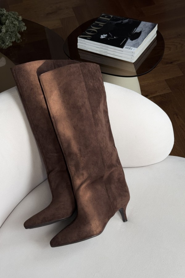 Kozaki zamszowe na niskiej szpilce Lina czekoladowe