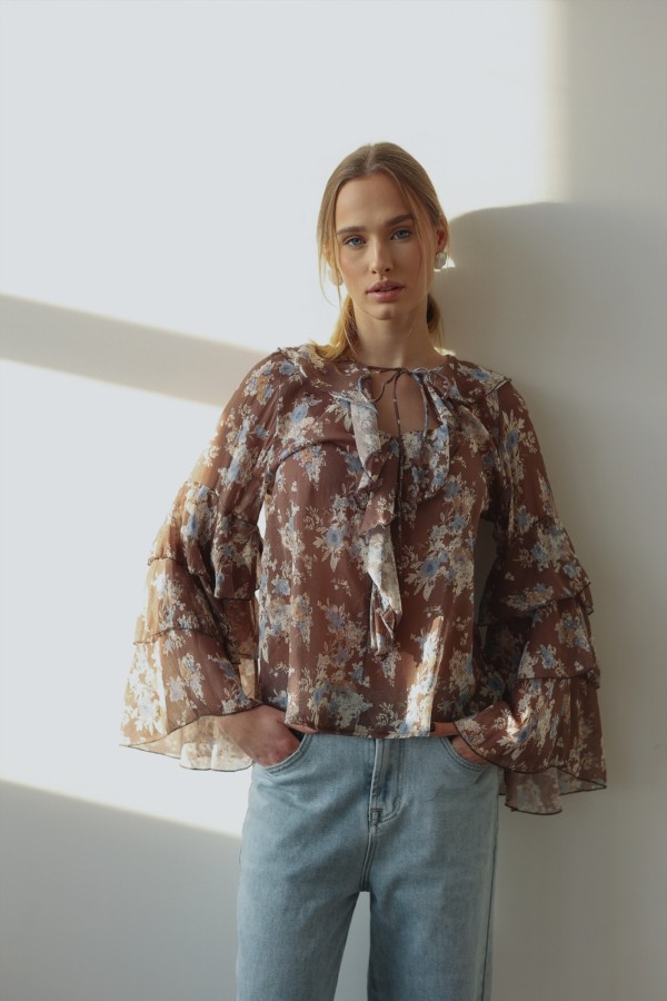 Koszula z falbanką i wiązaniem Fiora czekoladowa