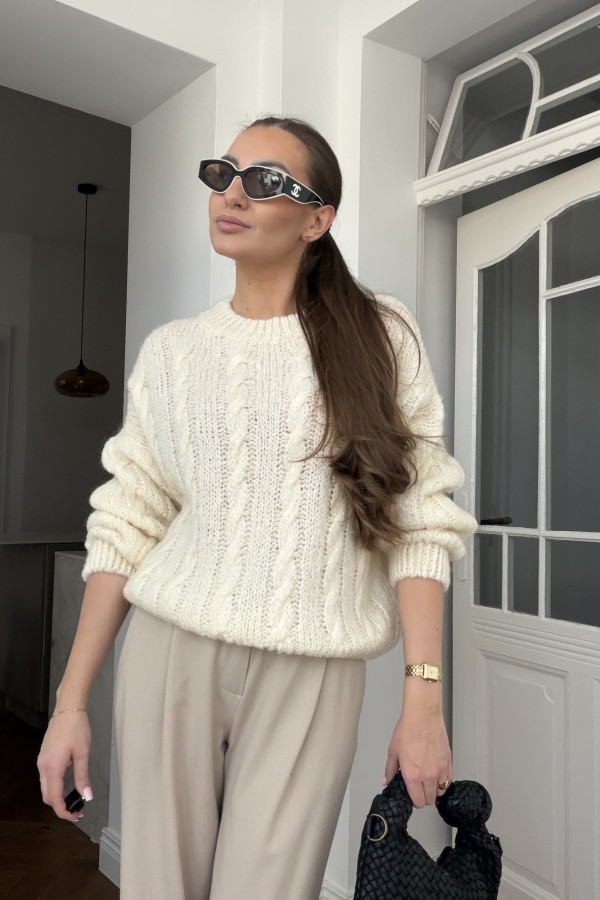 Sweter w gruby warkocz ecru
