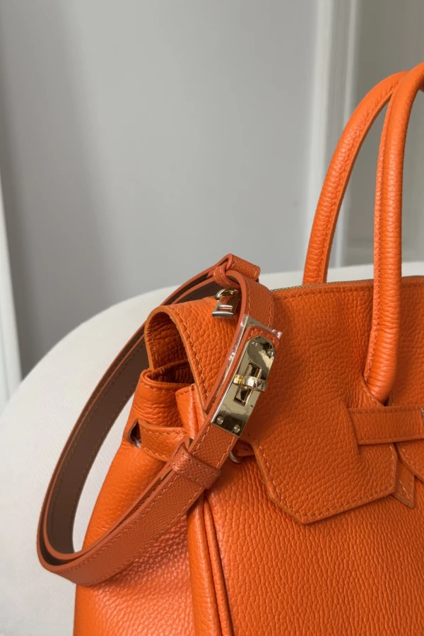 Pasek ze skóry naturalnej ze złotą klamrą pomarańczowy