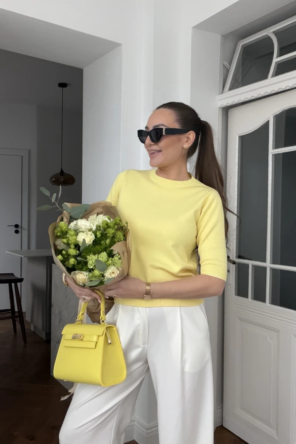 Sweterek dzianinowy z krótkim rękawem Danielle pastelowy żółty