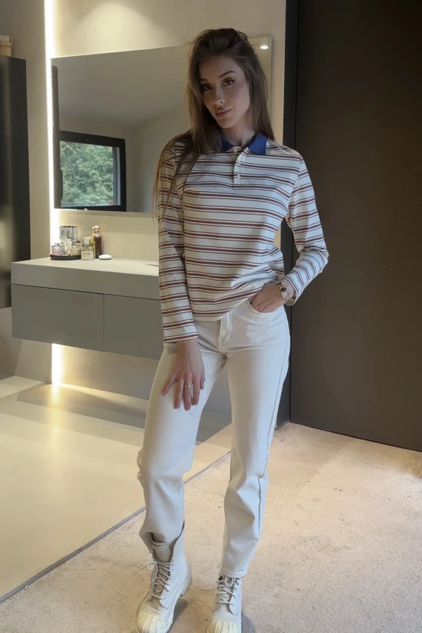 Longsleeve z kołnierzykiem i guziczkami kremowy