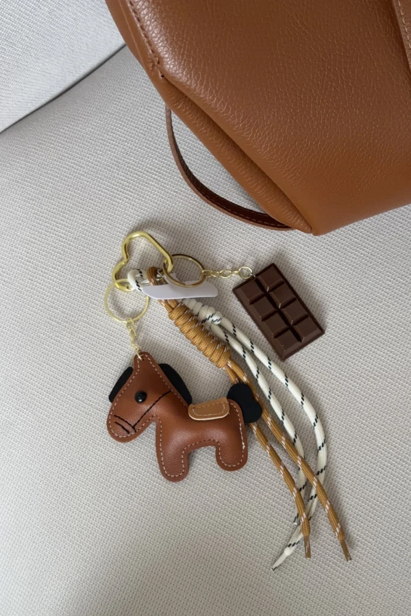 Breloczek z konikiem brązowy