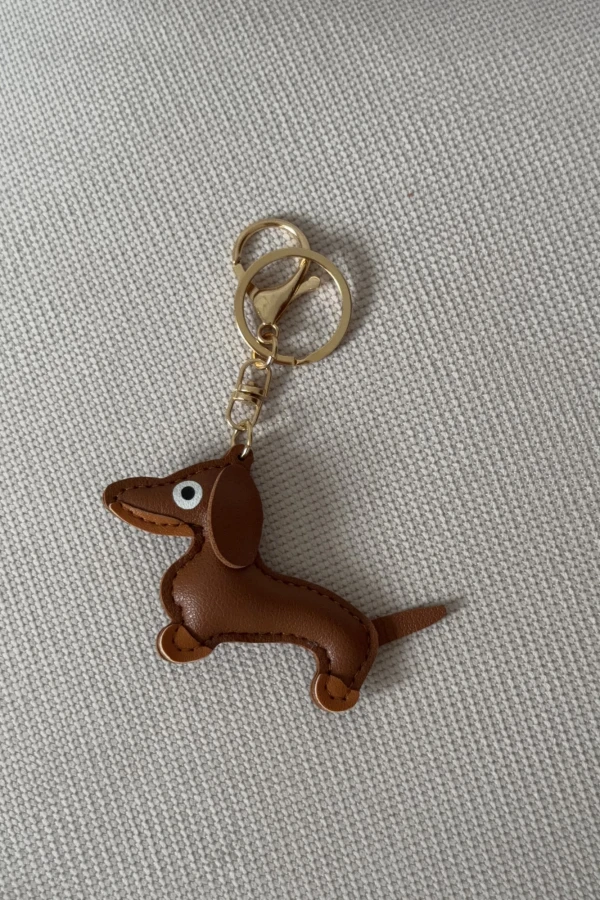 Breloczek mini jamnik brązowy