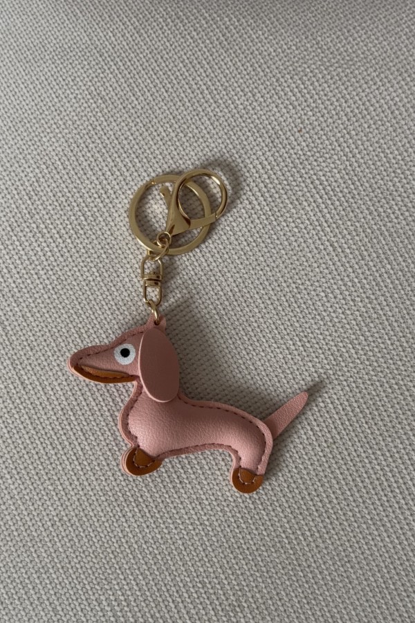 Breloczek mini jamnik pudrowy