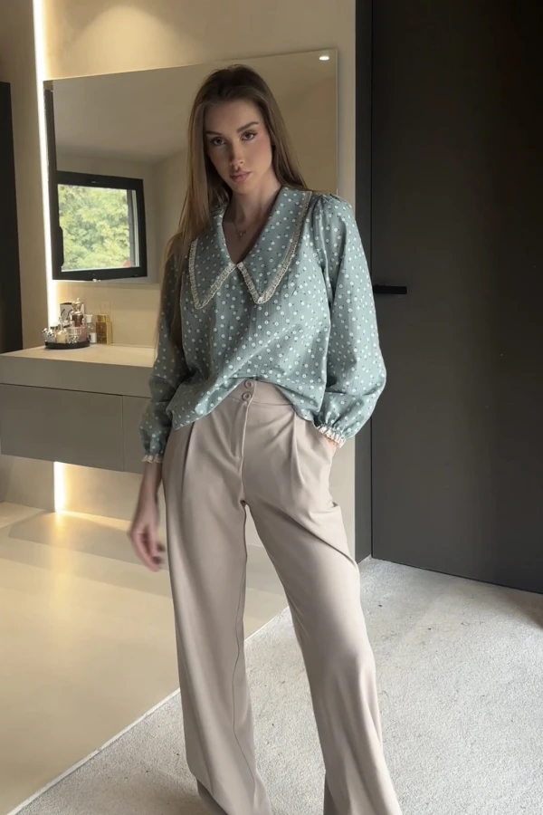 Koszula z kołnierzem vintage w kwiatki szałwiowa